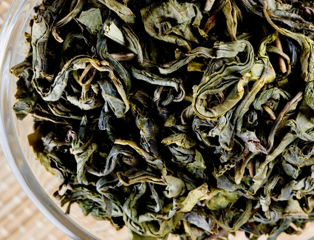 L’ESSENCE DU THÉ VERT - TRADITION ET SANTÉ EN TASSE